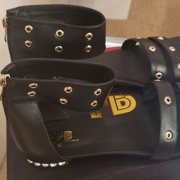 Beautiful comfortable women Sandals - Picture 2 of 3